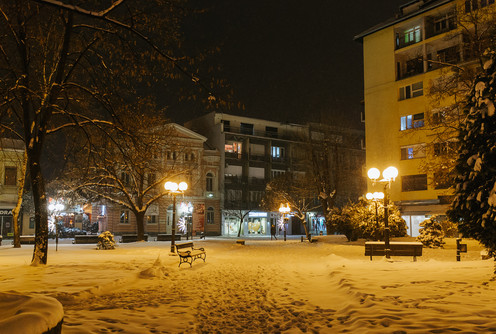 Snežna noć u Valjevu (foto: Đorđe Đoković)