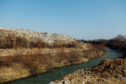 Deo deponije koji se ograđuje (foto: Đorđe Đoković)