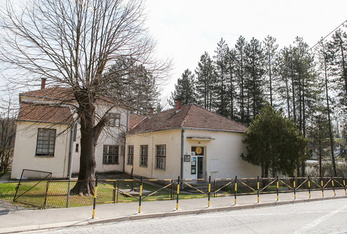 Škola u Donjoj Kamenici  (foto: Đorđe Đoković)