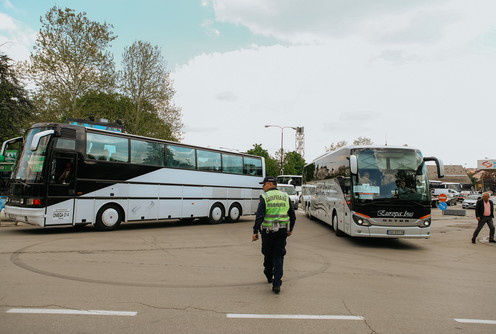 Autobusi na miting SNS (19.04.2019.) (foto: Đorđe Đoković)