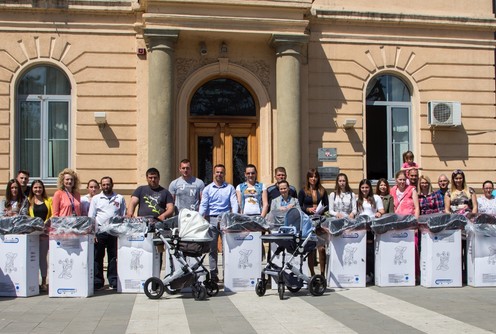 Predsednik Mionice i roditelji  (foto: Ana Perić)