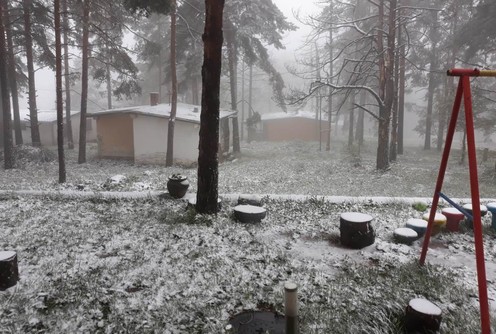 Majski sneg na Divčibarama (foto: Kolubarske.rs)