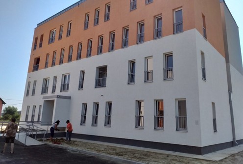 Nova zgrada za izbegličke porodice (foto: Zorica Jovanović)