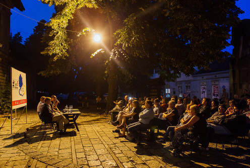 Razgovori pod lipom (arhiva) (foto: Đorđe Đoković)