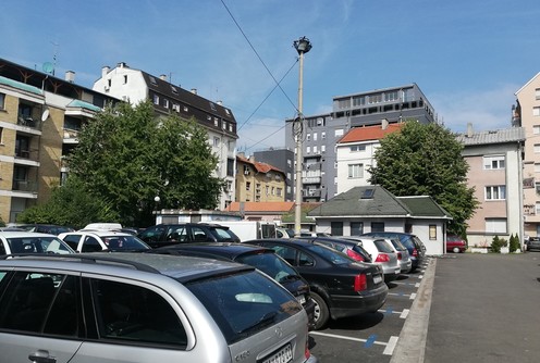 Parking u centru grada (foto: kolubarske.rs)