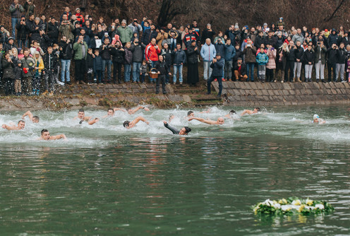 Plivanje za Časni krst (foto: DjordjeDjokovic)