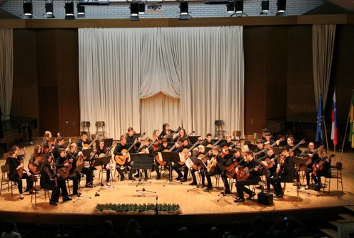 Koncert Sastanak na žici u Velenju (foto: www.muzika.edu.rs)