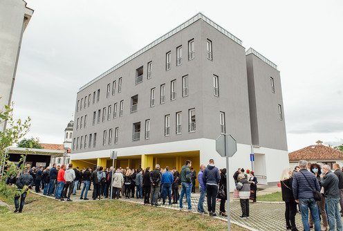 Zgrada u Novom naselju  (foto: Đorđe Đoković)