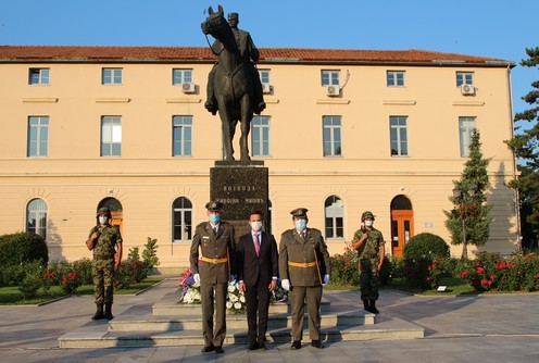 Dobitnici priznanja sa predsednikom Mionice (foto: www.mionica.rs)