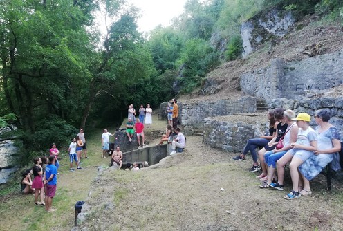 Poetsko-muzičko popodne na Mejinoj česmi (foto: Kolubarske.rs)