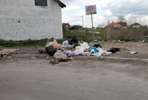 Divlja deponija u Iverku (foto: Kolubarske.rs)
