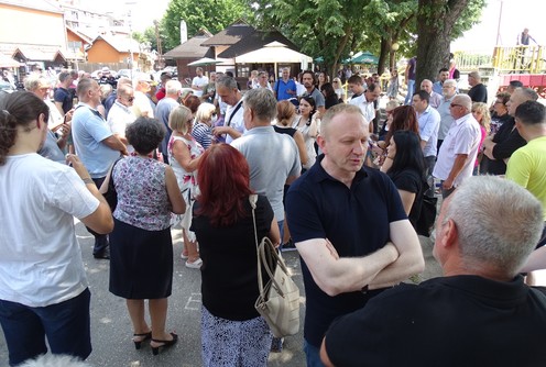 Dragan Đilas sa građanima Valjeva (foto: Kolubarske.rs)