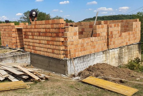 Radovi na izgradnji kuće za porodicu Lučić (foto: www.mionica.rs)