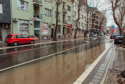 Ulica Vuka Karadžića (problem sa oticanjem vode) (foto: Đorđe Đoković)