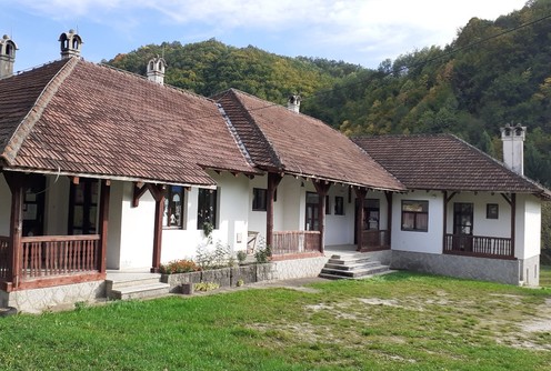 Škola u Paležnici (foto: Miroslava Kojić)
