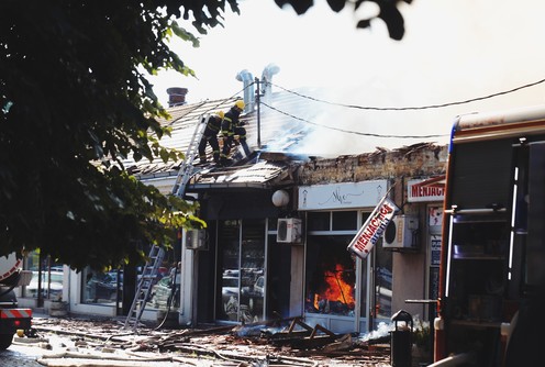 Požar u Čika Ljubinoj ulici (foto: Đorđe Đoković)