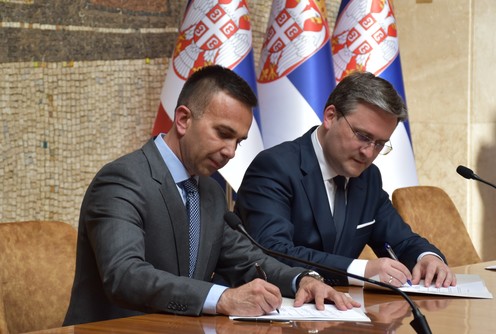 Janković i Selaković potpisali ugovor (foto: www.mionica.rs)