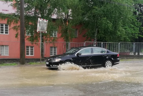 Ulica pod vodom (foto: Kolubarske.rs)