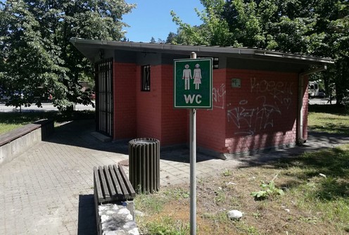 Javni toalet u Parku Paćina (28.07.2023.) (foto: Kolubarske.rs)