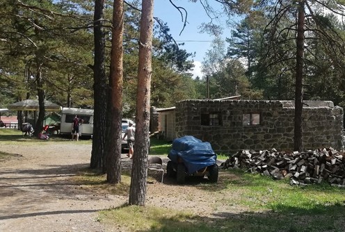 Kamp kućica u parku na gradskoj parceli (foto: Kolubarske.rs)