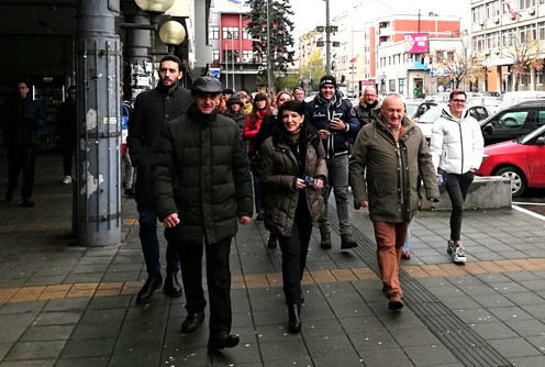 Kandidati liste Srbija protiv nasilja u Valjevu (foto: Kolubarske.rs)