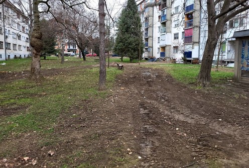 Zelena površina u Naselju Milorada Pavlovića (12.02.) (foto: Kolubarske.rs)