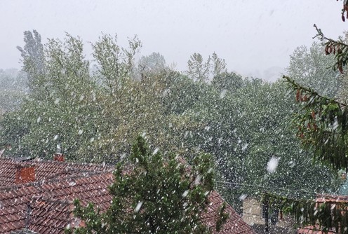 Sneg u aprilu u Valjevu (foto: Kolubarske.rs)