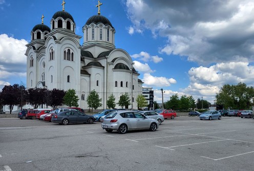 Parking kod Hrama (foto: Kolubarske.rs)