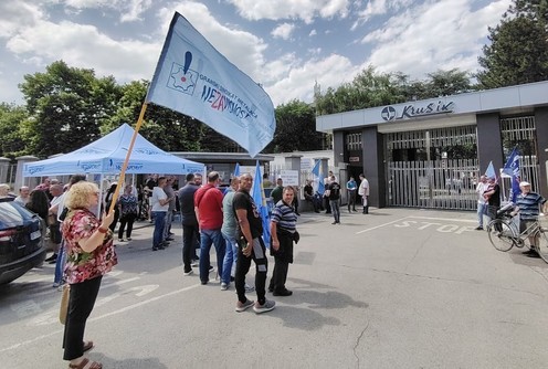 Nzavisnost i ASNS ispred Krušika (foto: Kolubarske.rs)
