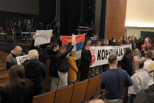 15 minuta tišine pred koncert Nevernih beba (foto: sVanuće)