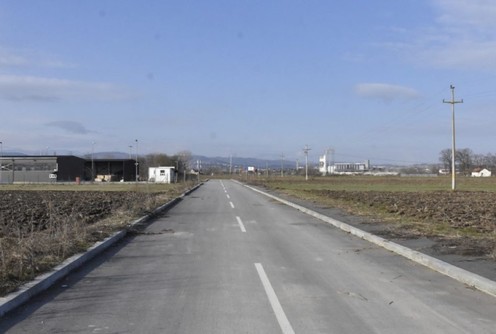 Saobraćajnica u Industrijskoj zoni (foto: www.leparecvaljeva)