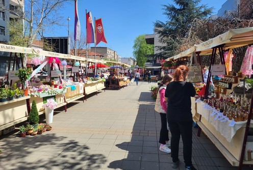 Vaskršnji bazar  (foto: Kolubarske.rs)