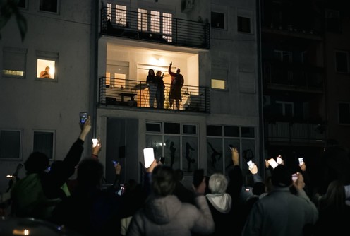 Podrška napadnutom aktivisti (foto: Kolubarske.rs)