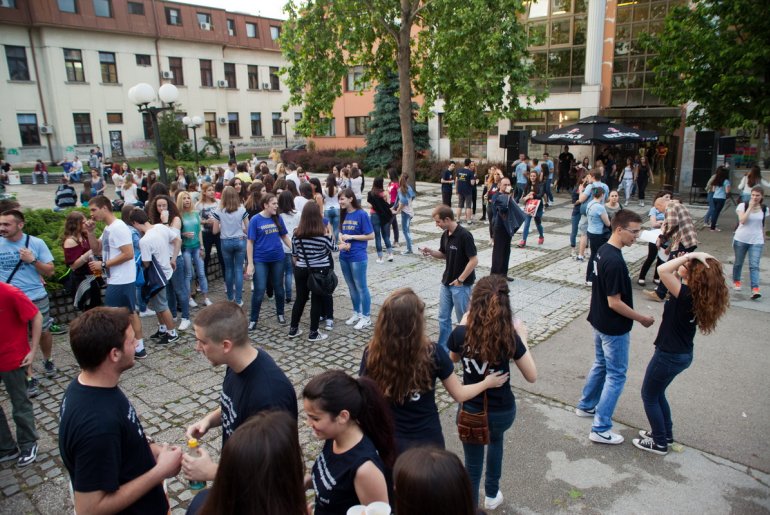 Maturanti Valjevske gimnazije (arhiva 2014.) (foto: Đorđe Đoković)