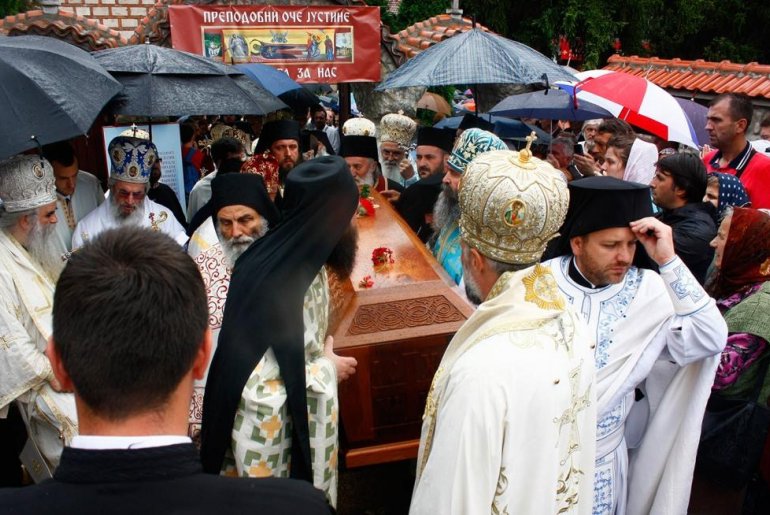 Prenos Justinovih mo&scaron;tiju (foto: Sreten Pantelić)