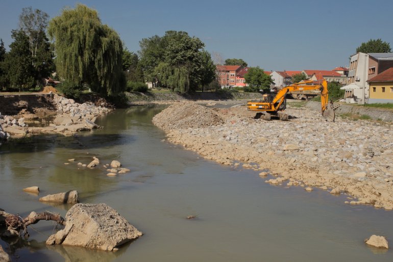 Radovi u koritu Kolubare (foto: Đorđe Đoković)