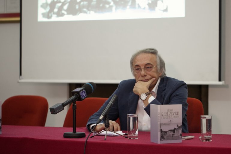 Dr Miroslav Perišić na promociji knjige „Prvi valjevski gimnazijalci“ (foto: Đorđe Đoković)