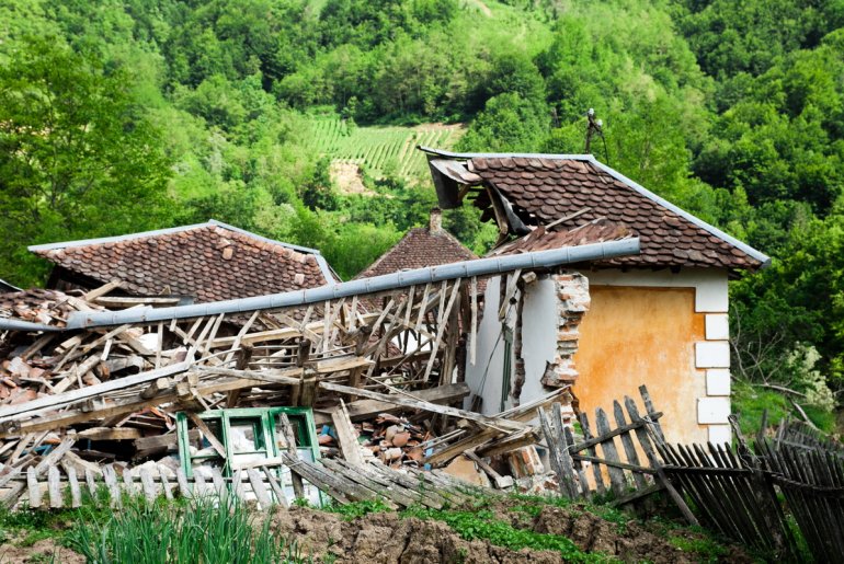 Uništena kuća u Rebelju (foto: Đorđe Đoković)