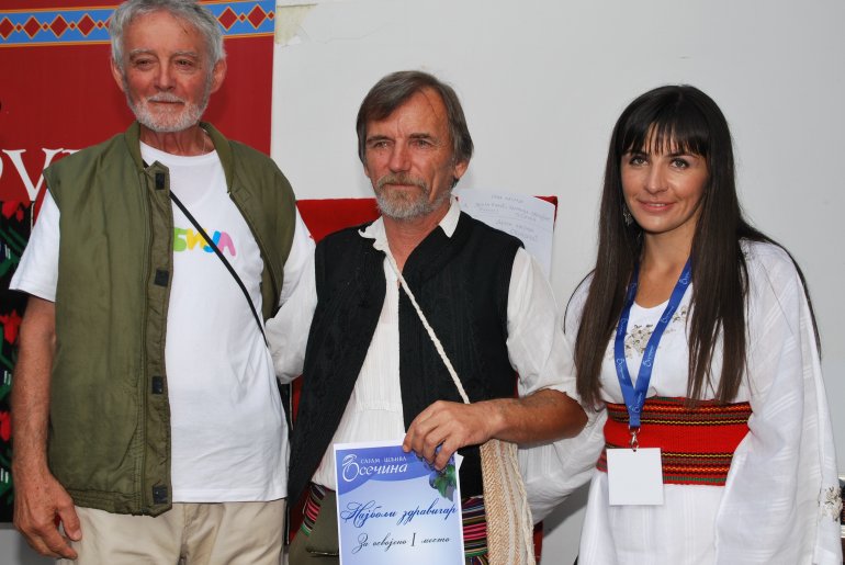 <p>Dobrica Erić, prošlogodišnji pobednik Zoran Ninić i Ana Ivković </p> (foto: Dragan Savić)