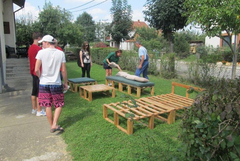 Stigao nameštaj (foto: Stefan Teodosić)