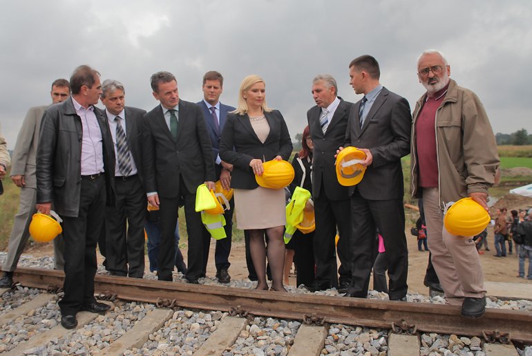 Zorana Mihajlović na obnovljenom delu pruge između Lazarevca i Lajkovca (foto: Đorđe Đoković)