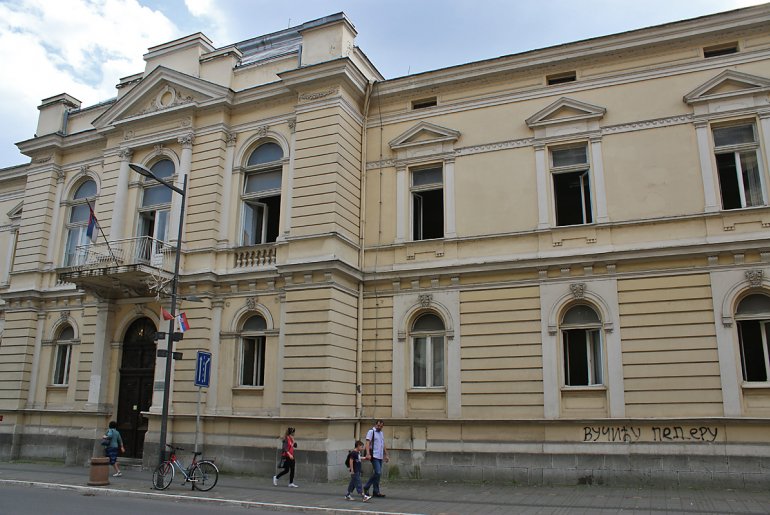 Grafit na zgradi Osnovnog suda (foto: Đorđe Đoković)