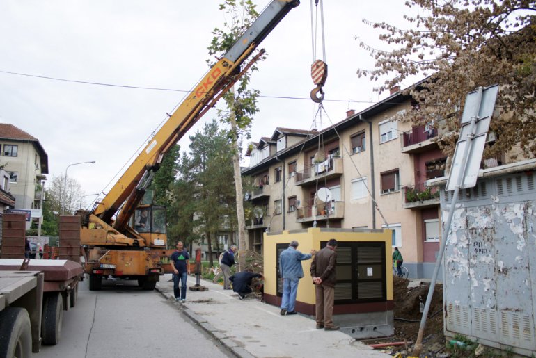 Postavljanje trafo stanice (foto: Đorđe Đoković)