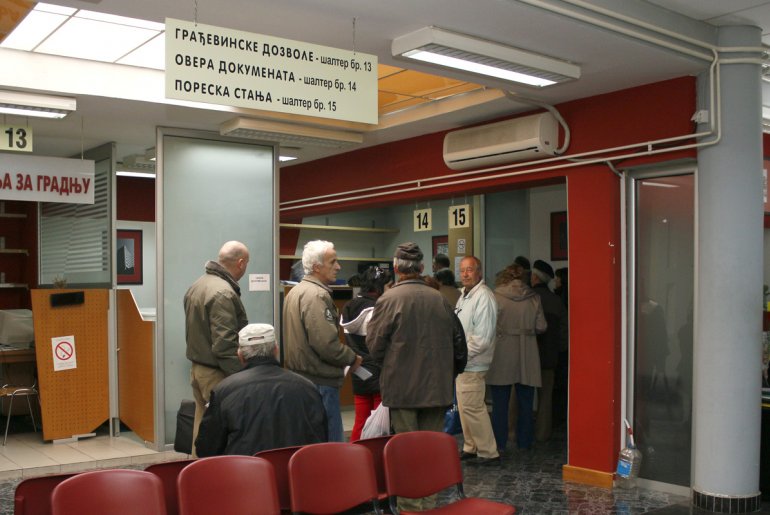 Red ispred šaltera (foto: Đorđe Đoković)