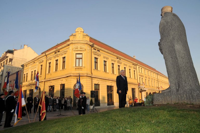 Admiral Henri Lakaj polože venac (foto: Dragan Krunić)