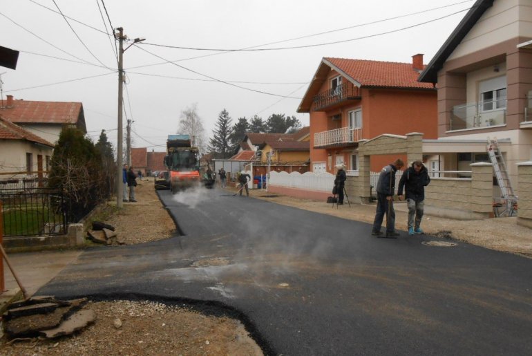 Asfaltiranje Splitske ulice (foto: www.valjevo.rs)