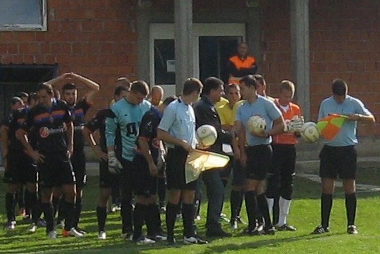 Domaći tim i valjevski Radnički&nbsp; (foto: Dragan Savić)