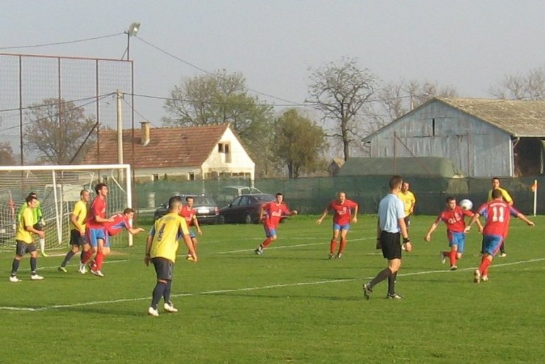 Sa jesenjašnje utakmice Brezovica-OFK Osečina (foto: Dragan Savić)