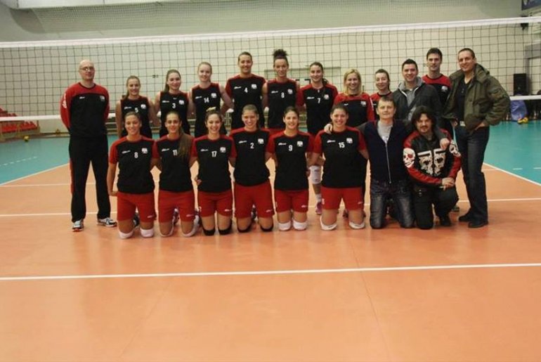 Glišić i Amadeusovci sa odbojkašicama TENTa (foto: Glas Tamnave)