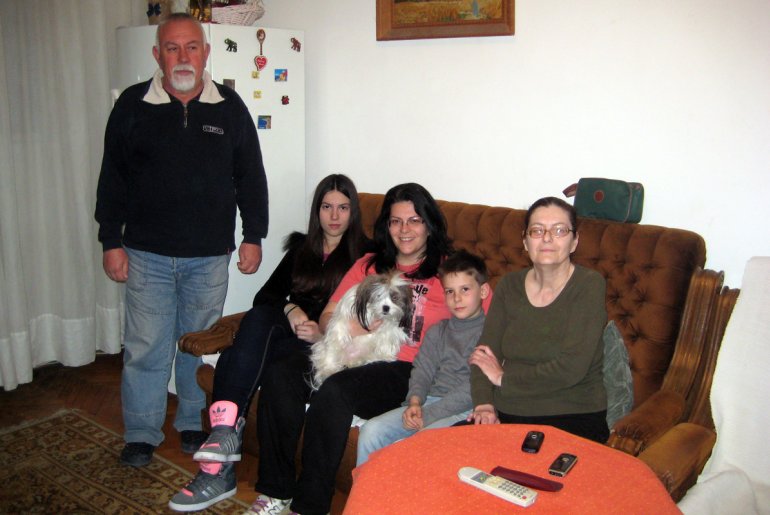 Slavica Mosurović sa porodicom (foto: Odsek za informisanje GU)